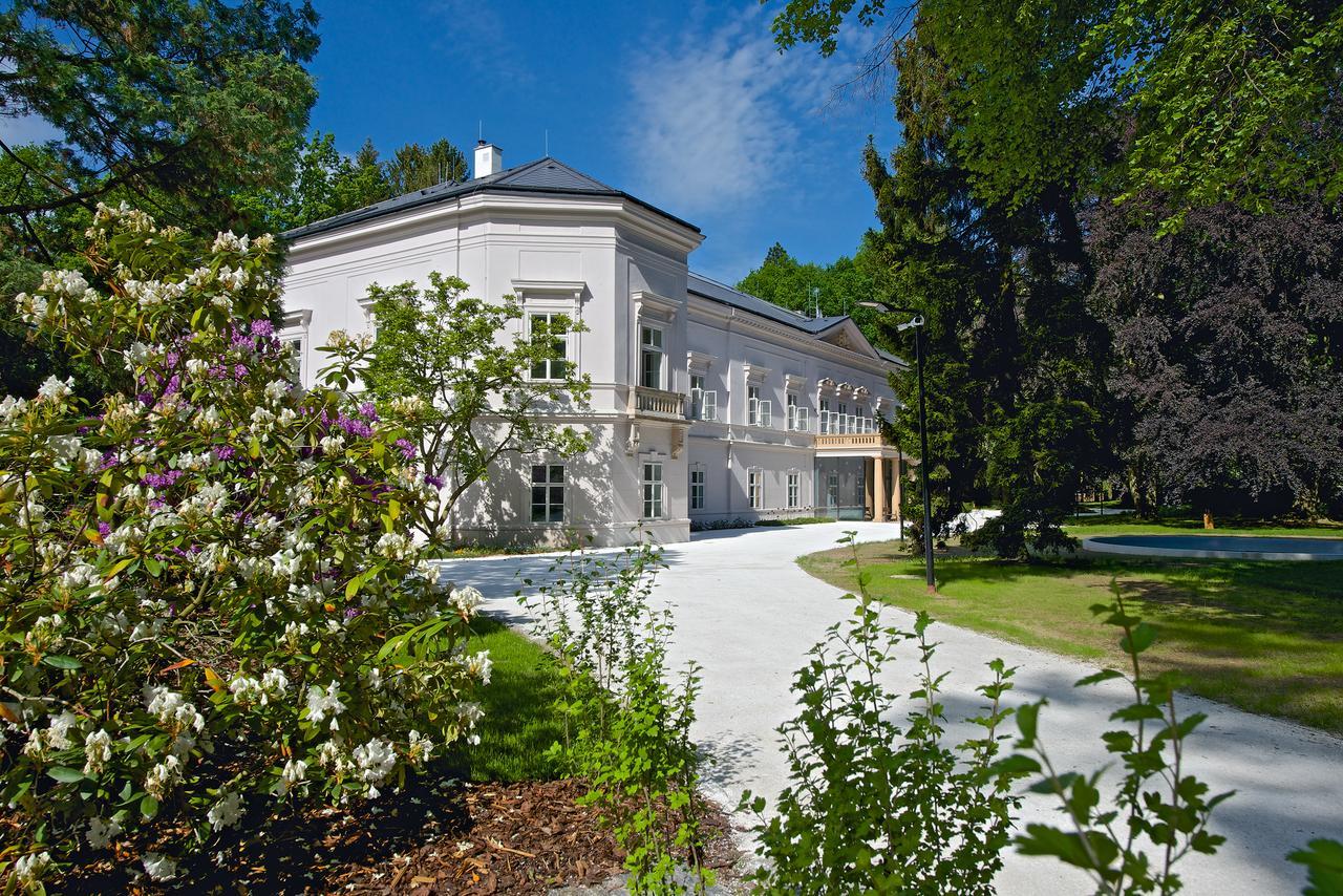 Zámek Ratměřice - Hotel&Resort Ratmerice Exterior foto